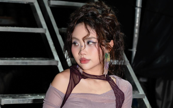 Phương Mỹ Chi bị 'đánh úp' khi chạy show Ảnh 2