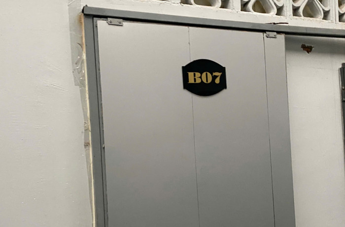 Chỉ có người quen mới có thể vào phòng trọ vì nơi đây sử dụng khóa vân tay, mật khẩu. Ảnh: Công an Nhân dân 