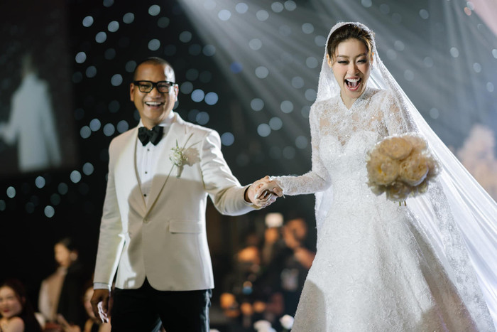 Chồng Khánh Vân lên tiếng xin lỗi, giải thích về sơ suất ở tiệc cưới tối 12/12. (Ảnh FBNV)