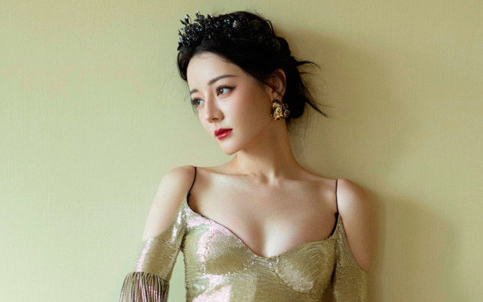 Địch Lệ Nhiệt Ba diện áo tắm mỏng te khoe vóc dáng đẫy đà khiến netizen rần rần Ảnh 2