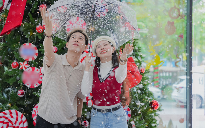 Sinh viên TP.HCM lên đồ đi check-in Noel cực lung linh Ảnh 2