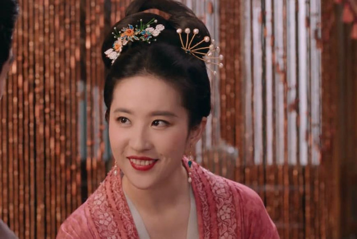 Lưu Diệc Phi có nhiều khuyết điểm về ngoại hình. 