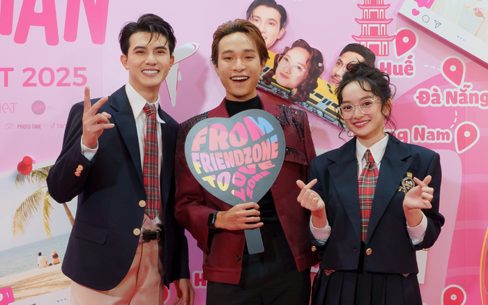 Hà An Huy thân thiết bên cặp đôi nam nữ chính - Trần Ngọc Vàng và Kaity Nguyễn.