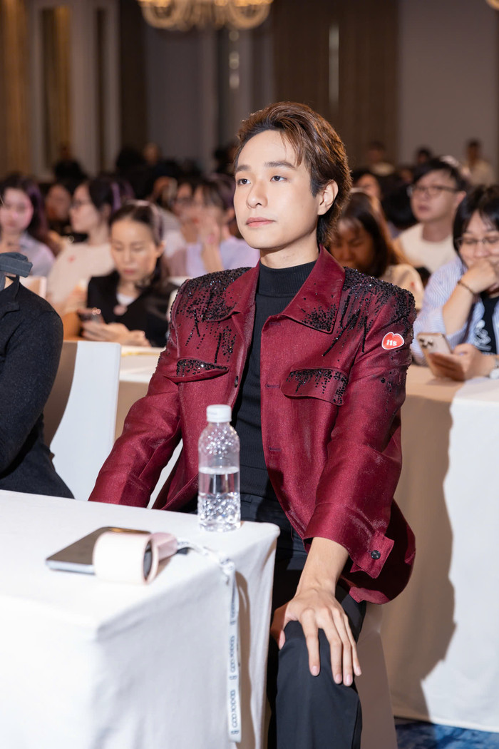 Hà An Huy vừa tham gia diễn xuất, vừa đảm nhận phần sáng tác và hát nhạc phim.