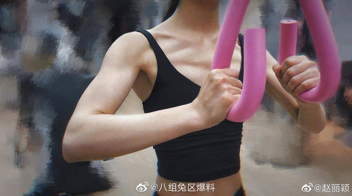 Nữ diễn viên cũng thường xuyên chia sẻ khoảnh khắc tập thể hình để có cơ thể săn chắc sau sinh. 