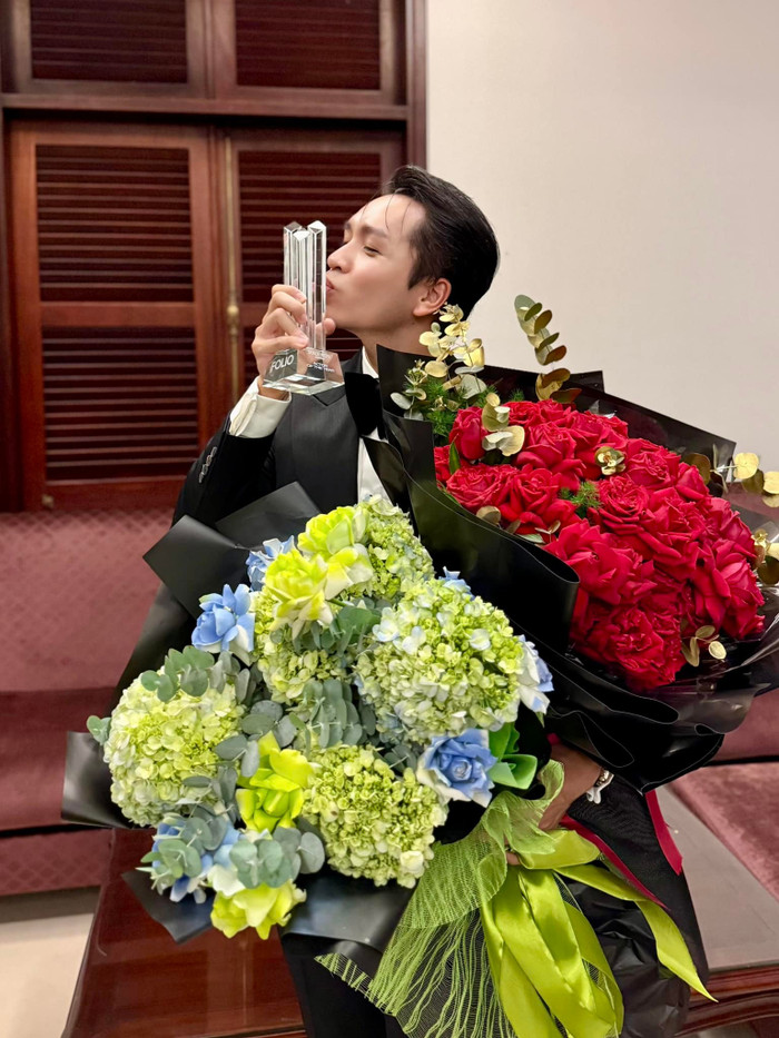 Bạch Công Khanh hạnh phúc đón nhận tin vui. (Ảnh FBNV)