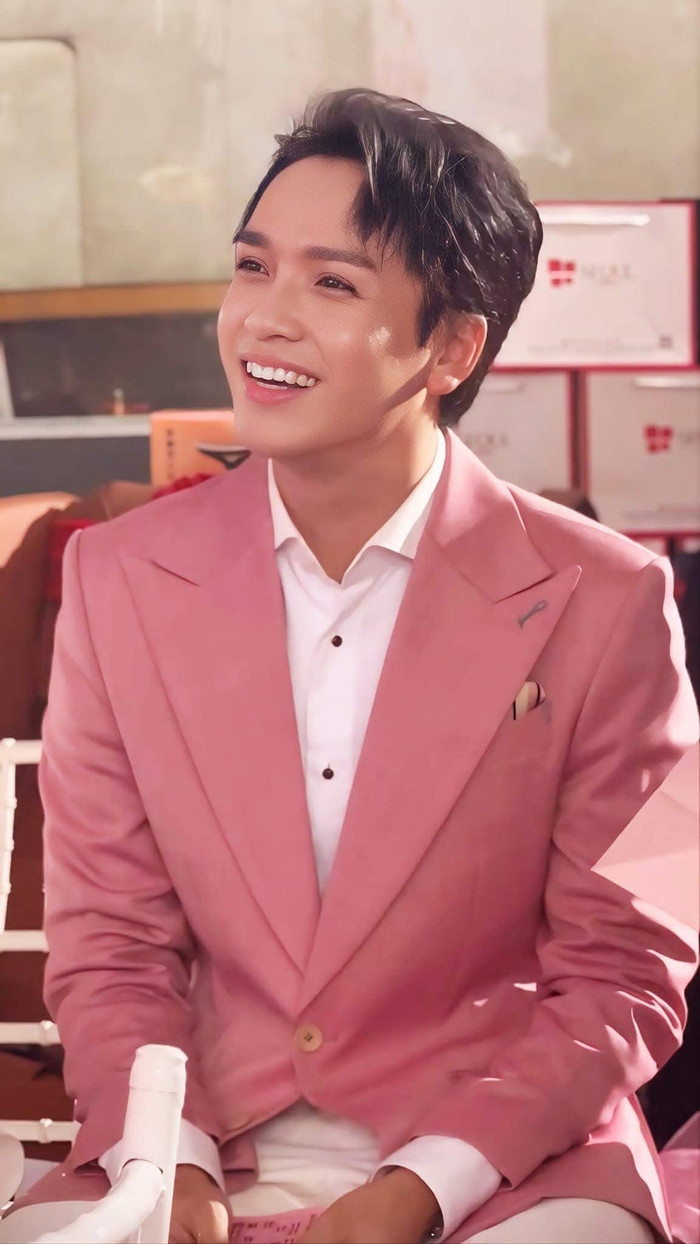 Bạch Công Khanh dành phần lớn thời gian cho công việc, kín tiếng chuyện tình cảm. (Ảnh FBNV)