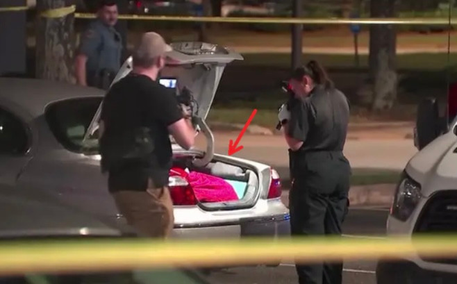 Giây phút ám ảnh khi phát hiện đứa trẻ mắc kẹt trong cốp ô tô.