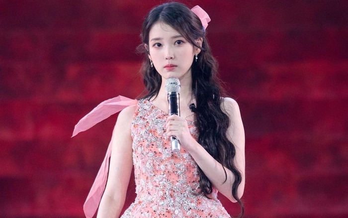 'Em gái quốc dân' IU được nữ đồng nghiệp ngỏ lời hẹn hò Ảnh 2