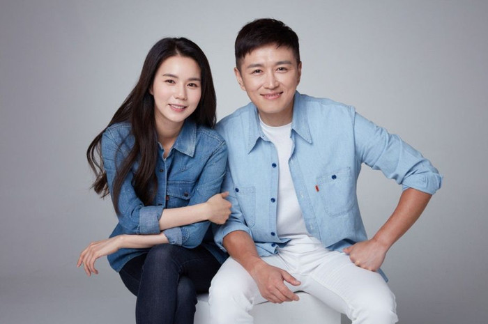 Được biết vợ chồng nữ diễn viên Người Tình Ánh Trăng đã dìu dắt nhau qua tháng ngày đau khổ nhất.