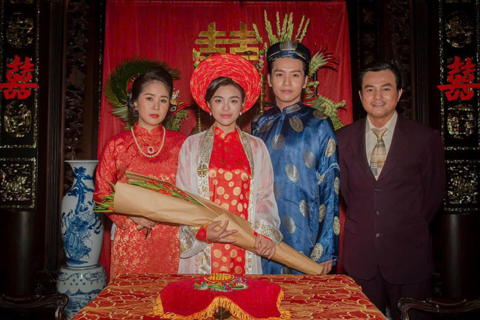 Cảnh đám cưới của Thịnh và Bình An được xây dựng chân thật, bối cảnh toát ra sự quyền lực của gia chủ.