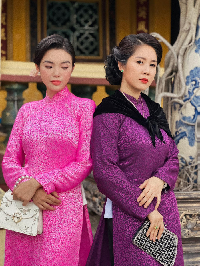 Yeye Nhật Hạ (trái) và Lê Phương hiếm hoi đóng phản diện, được yêu thích vì sự duyên dáng.