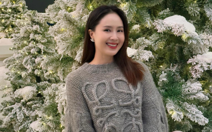 Hồng Diễm tự tin khoe chân dài miên man bất chấp tiết trời lạnh giá Ảnh 2