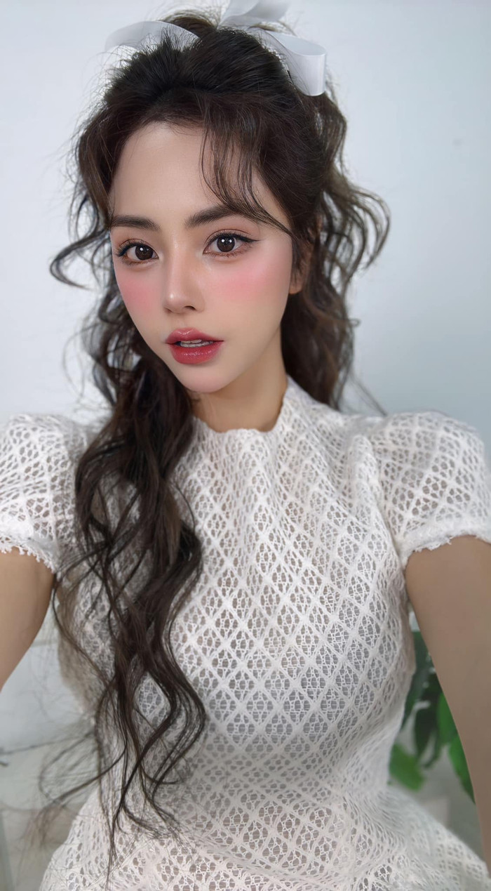 Vợ Huỳnh Anh lại có bài đăng gây chú ý trên mạng xã hội. (Ảnh FBNV)