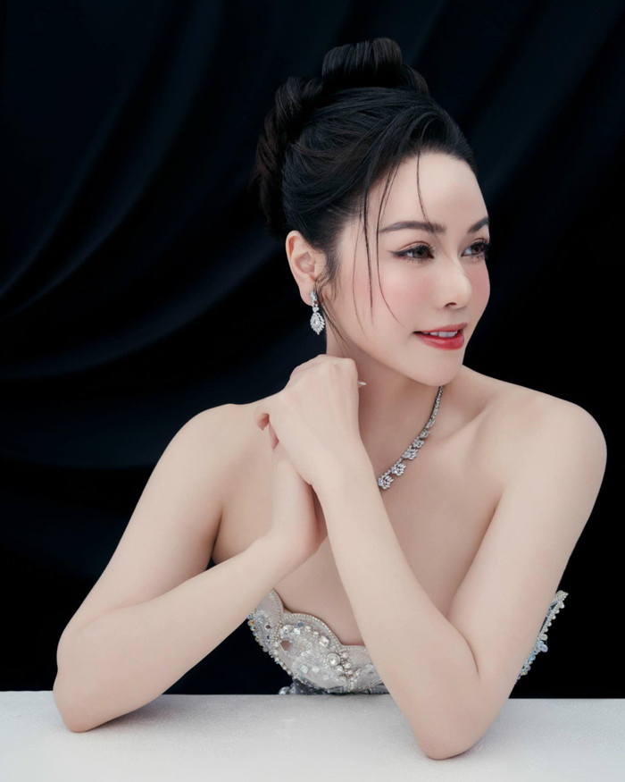 Nữ diễn viên sở hữu khối tài sản khủng gồm nhà đẹp, xe sang, tủ đồ xa xỉ