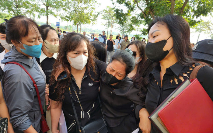 Vụ nam sinh lớp 8 bị đánh tử vong: Mẹ bị hại yêu cầu bị cáo bồi thường 1.2 tỷ, xử tội Giết người Ảnh 2