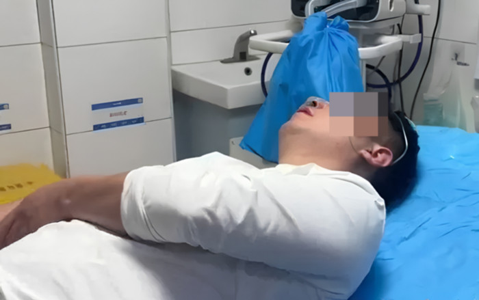 Kèm con học, ông bố Trung Quốc lên cơn nhồi máu cơ tim Ảnh 2