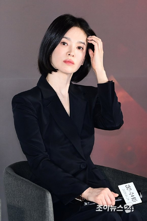 Song Hye Kyo thử sức với vai diễn có màu sắc mới