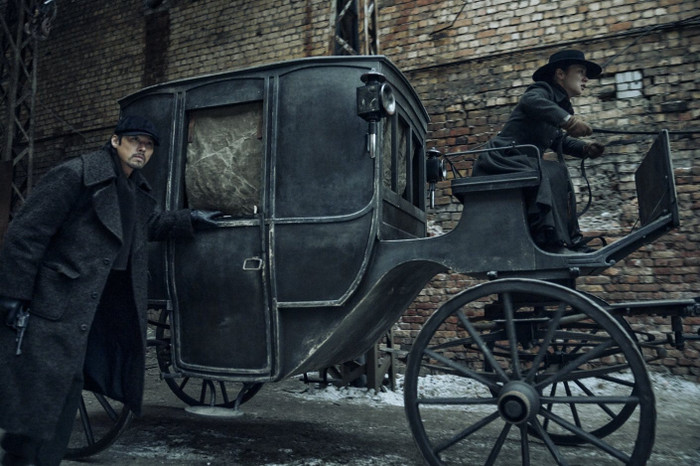 Cảnh chung khung hình của Hyun Bin và Jeon Yeo Bin.