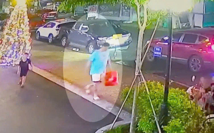 Người đàn ông vào chung cư trộm 11 cái áo đầm Ảnh 2