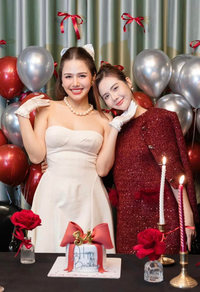 Phanh Lee và Huyền Lizzie có tình bạn thân thiết nhiều năm qua. Ảnh: FBNV