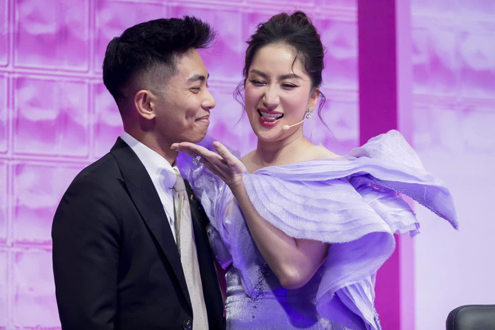 Khánh Thi đang ngồi ghế Ban giám khảo của chương trình Bước Nhảy Hoàn Vũ. Ảnh: FBNV
