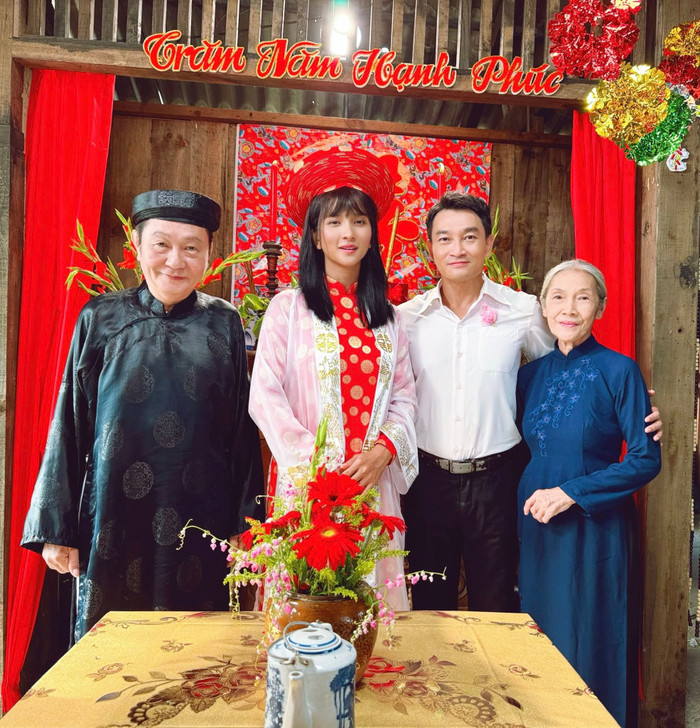 Ảnh cưới của Kim Tuyến và Trương Minh Quốc Thái trong Mẹ Biển