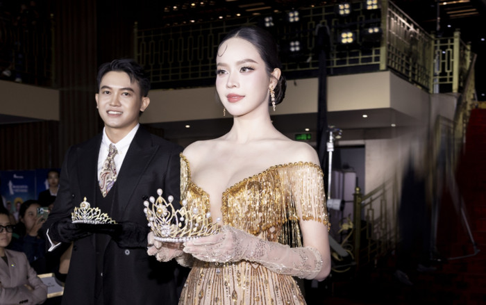 Hoa hậu Thanh Thủy khoe hình thể nóng bỏng với vương miện 1.079 viên đá quý Ảnh 2