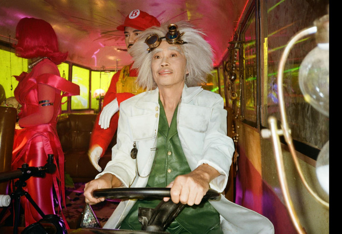 Hình ảnh lạ lẫm của Hoài Linh được em trai chia sẻ. (Ảnh: FB Dương Triệu Vũ) 