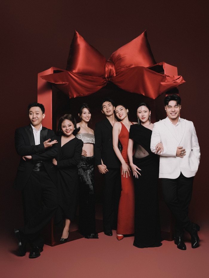 Uyển Ân không hề lép vế khi chung khung hình với hoa hậu Tiểu Vy và Kỳ Duyên.