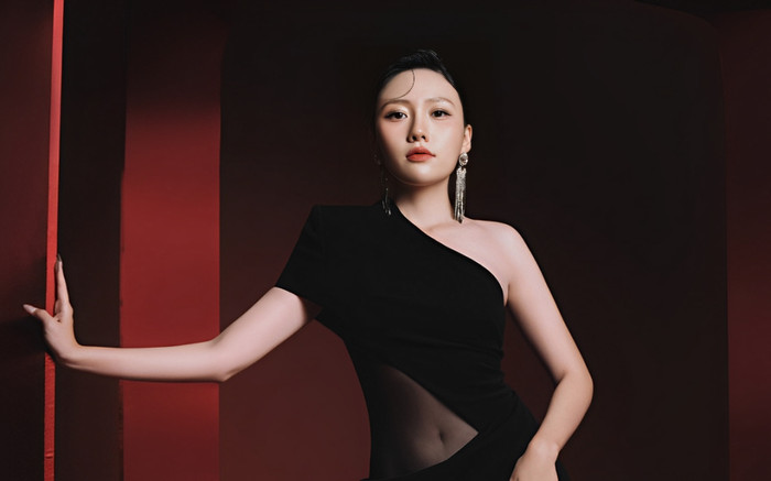 Uyển Ân - em gái Trấn Thành diện váy xuyên thấu phô trọn hình thể nóng bỏng Ảnh 2