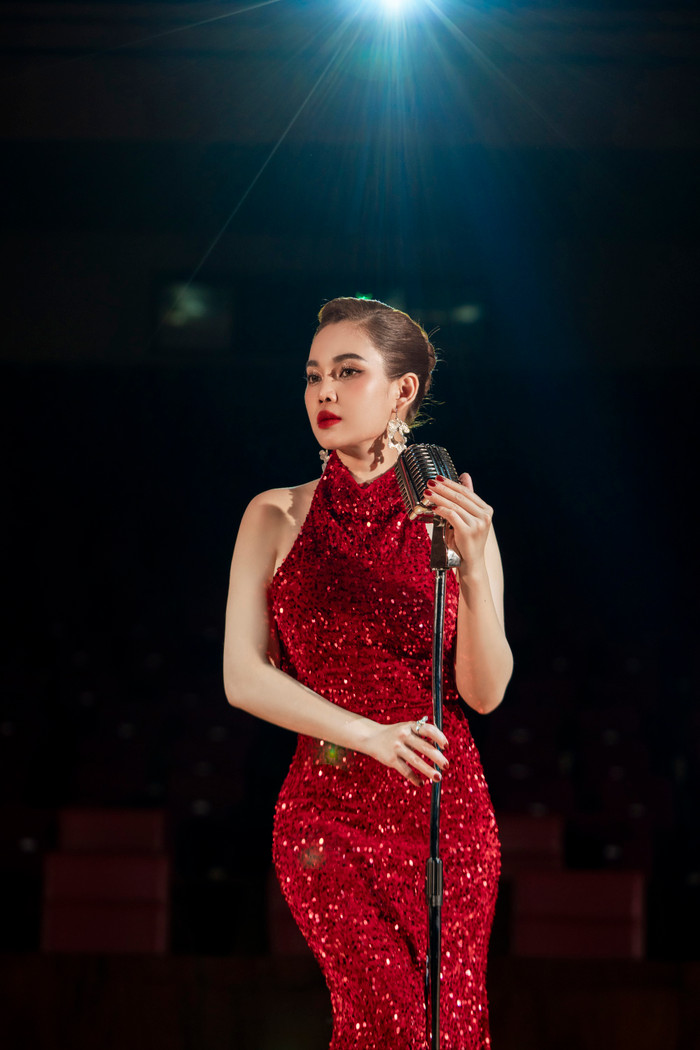 Giang Hồng Ngọc: 'Chồng rất yên tâm khi tôi đi diễn xa' Ảnh 1