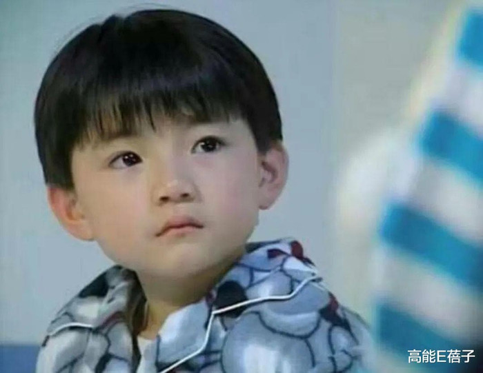 Vương Hân Dật thành danh ở độ tuổi còn nhỏ khiến nhiều người ao ước.