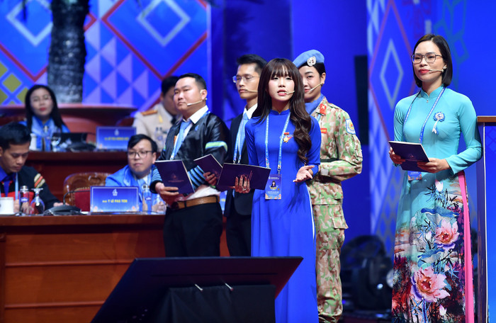 Các đại diện thanh niên tiêu biểu trình bày tham luận tại Đại hội - Ảnh VGP/Đức Tuân 