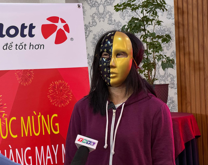 Chị A. chia sẻ 300 triệu đồng gửi đến những hoàn cảnh khó khăn.