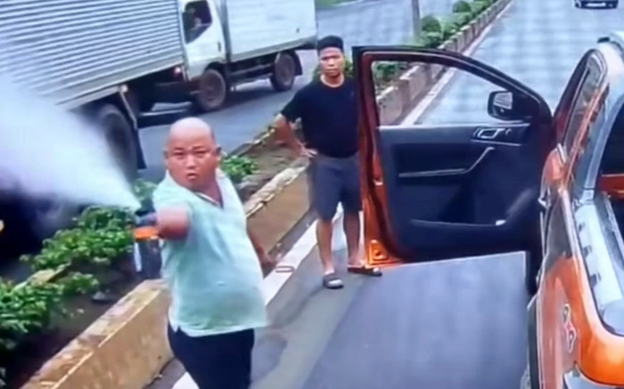 Bất ngờ nhân thân người đàn ông cầm gậy sắt, bình xịt hơi cay đe dọa nam tài xế Ảnh 2