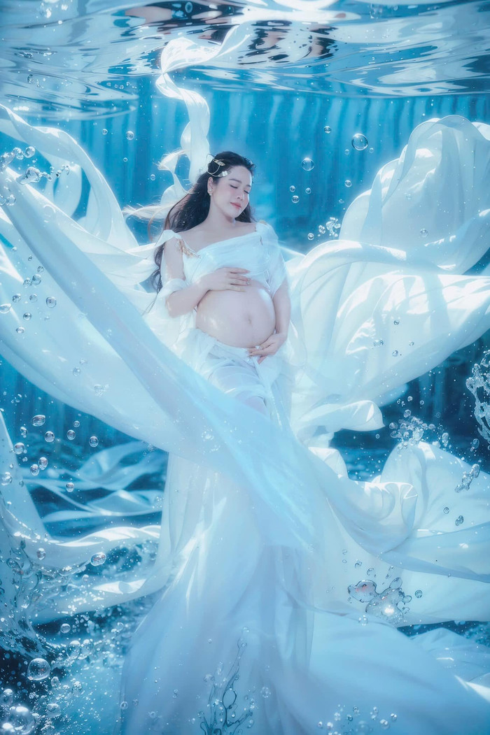 Nhật Kim Anh công bố bộ ảnh thực hiện khi ở tháng thứ 7 của thai kỳ. Ảnh: FBNV