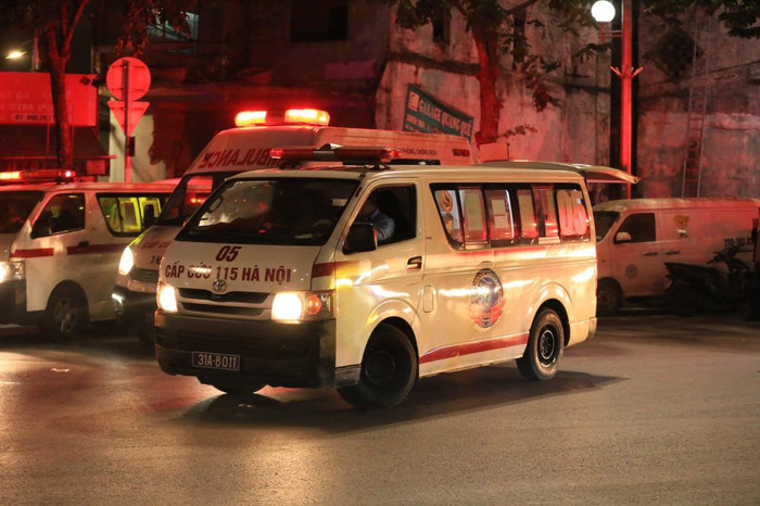 Xe cứu thương có mặt taị hiện trường