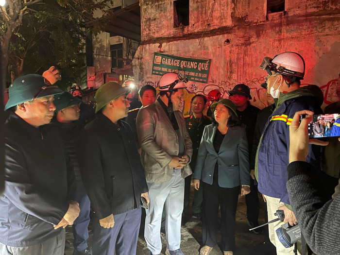 Bí thư Thành ủy Hà Nội Bùi Thị Minh Hoài và Trung tướng Nguyễn Hải Trung, Giám đốc Công an TP Hà Nội có mặt ở hiện trường vụ cháy