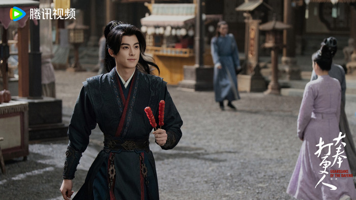 Nhà sản xuất đã quá mạo hiểm khi để một diễn viên năng lực kém và chưa có khả năng gánh phim như Vương Hạc Đệ đóng Đại Phụng Đả Canh Nhân.