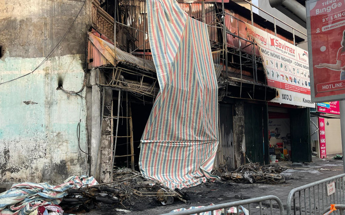 Lời kể vụ 11 người tử vong trong vụ cháy ở Hà Nội: Thấy người rọi đèn ra hiệu nhưng không làm gì được Ảnh 2