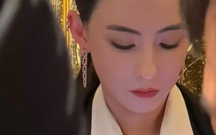 Có gì khiến 27 triệu người xem bức ảnh chụp trộm của Trương Bá Chi? Ảnh 2