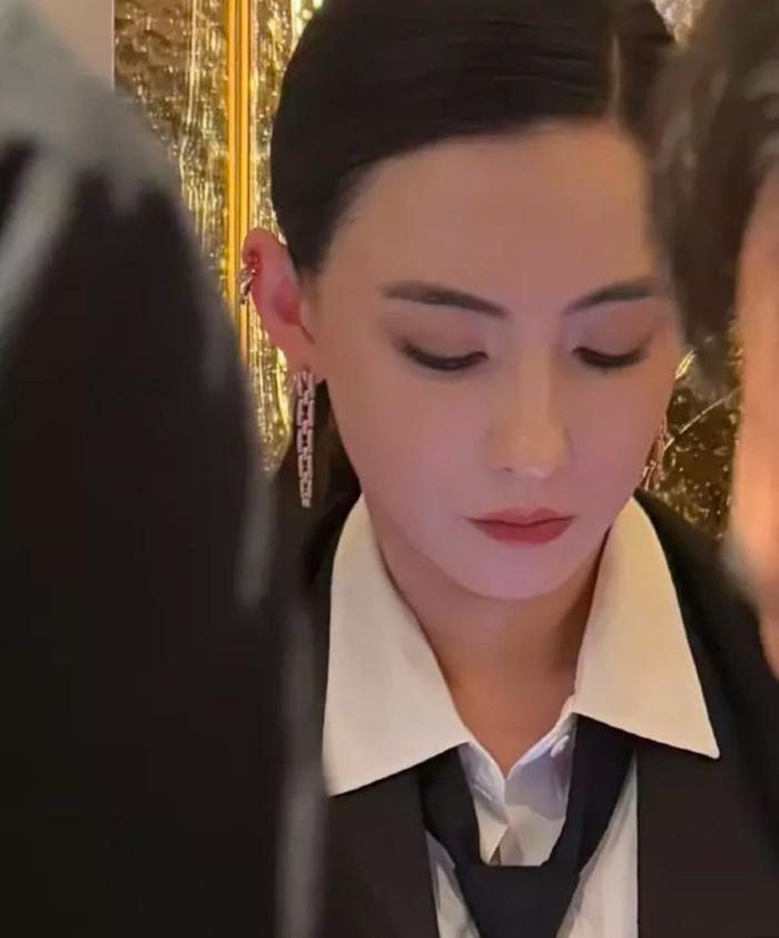 Nhan sắc Trương Bá Chi thông qua bức ảnh được chụp trộm gây sốt mạng xã hội. Ảnh: Sina