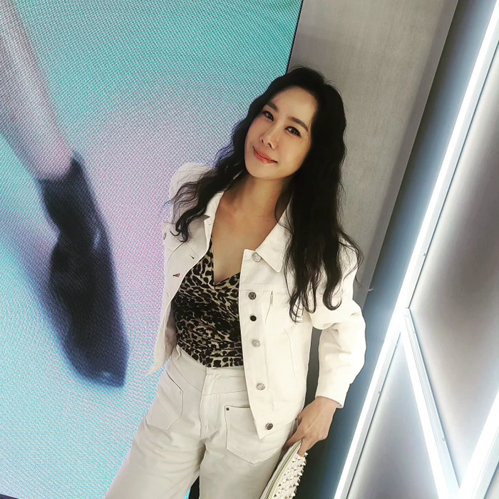 Lee Hwa Sun vẫn quyến rũ ở thời điểm hiện tại.