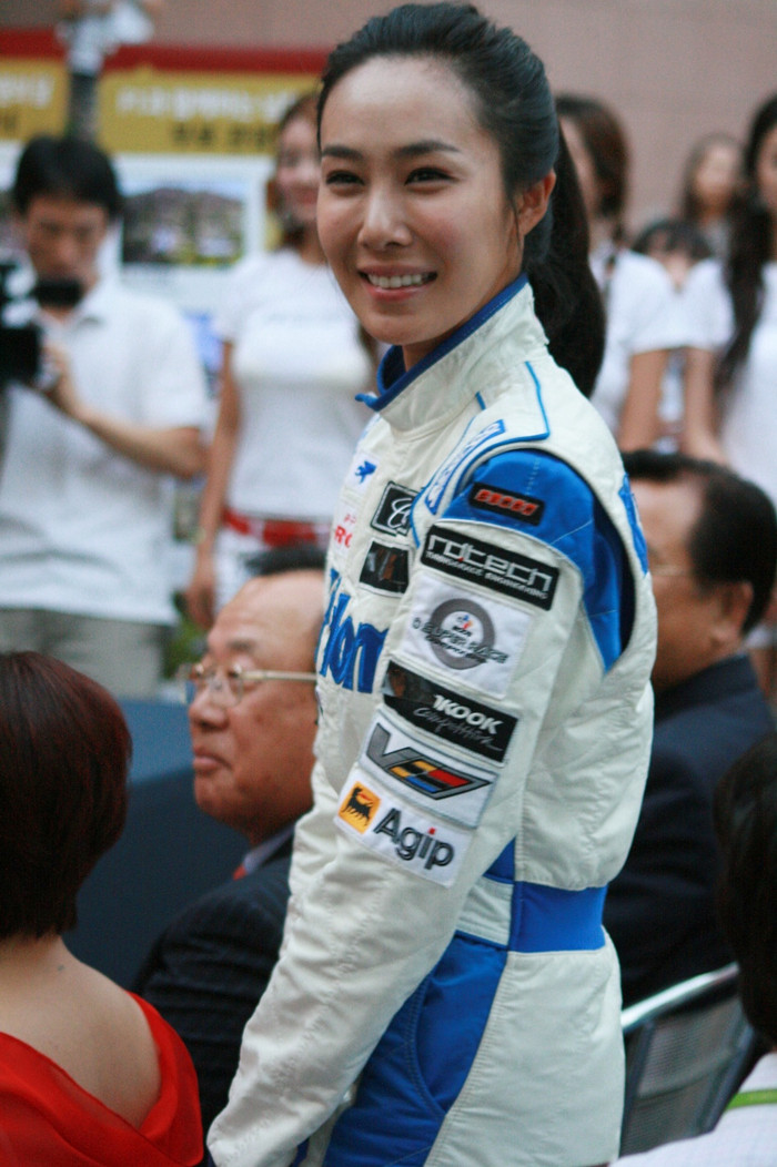 Bộ phim đình đám Sex is Zero lại khiến nữ diễn viên gặp không ít rắc rối.