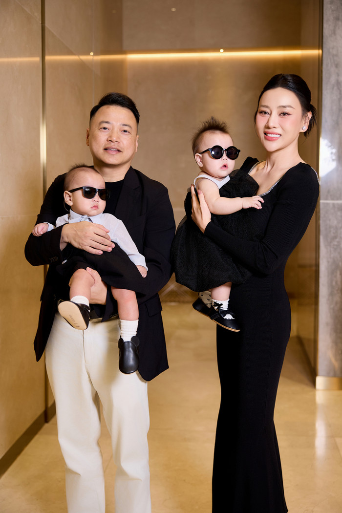 Cặp song sinh 7 tháng tuổi của Shark Bình và Phương Oanh có lượng 'fan' hùng hậu trên mạng xã hội.