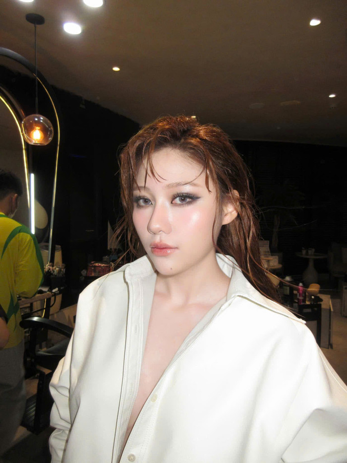 Uyển Ân có nhiều nét giống Hari Won. Ảnh: FBNV