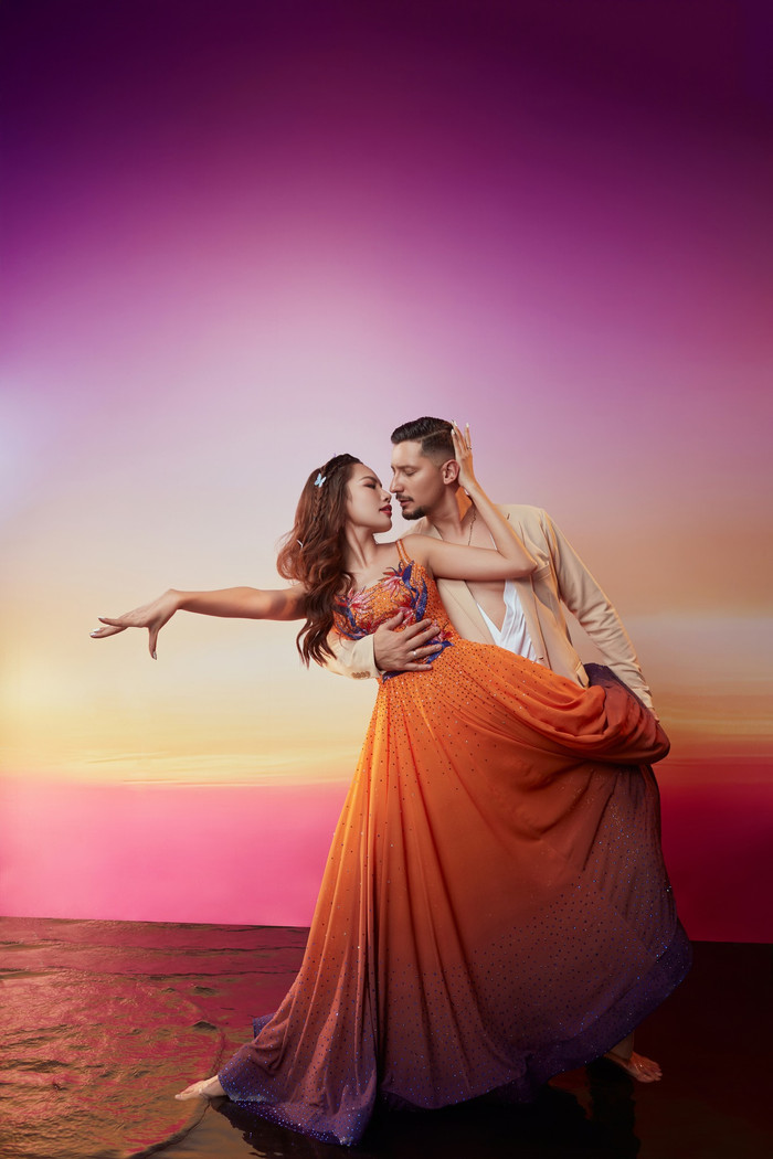 Lê Hoàng Phương sau đó đã có màn trình diễn cặp đầu tiên đầy ấn tượng tại Bước Nhảy Hoàn Vũ với vũ công Kristian Yordanov. Ảnh: BTC