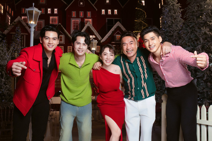 Bộ tóc giả giúp Tiến Luật không bị chìm khi đọ sắc 3 nam thần '6 múi' trong phim Tết của Thu Trang.