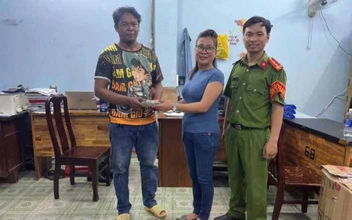 Nhặt được hơn 40 triệu đồng, người phụ nữ giao nộp trả lại cho chủ nhân Ảnh 2